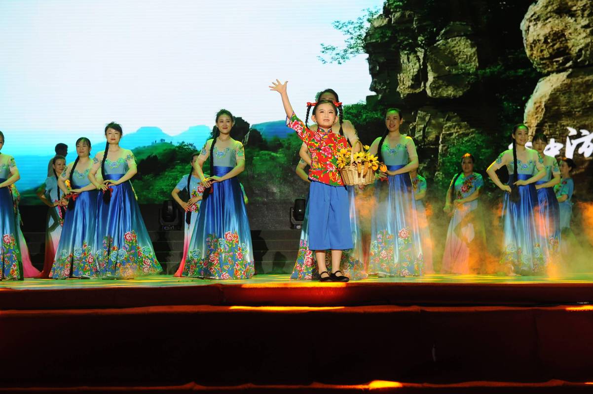 觀眾的欣賞水平不斷提高,我們的文藝戰(zhàn)線該怎么辦?