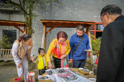 手繪鄉村畫卷 助力鄉村振興 三峽文藝創作者為基層老百姓送&ldquo;精神產品&rdquo;